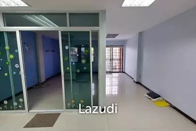 Luxury Home Office for rent in Phrakhanong