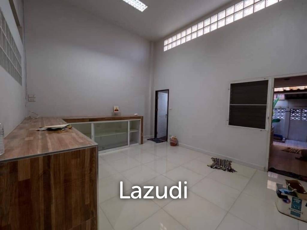 Luxury Home Office for rent in Phrakhanong