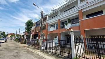 Luxury Home Office for rent in Phrakhanong