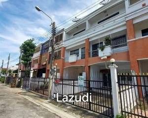Luxury Home Office for rent in Phrakhanong