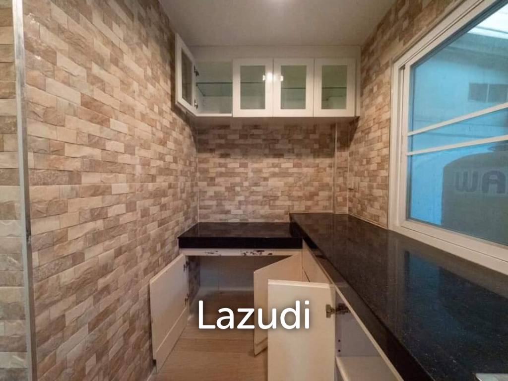 Luxury Home Office for rent in Phrakhanong