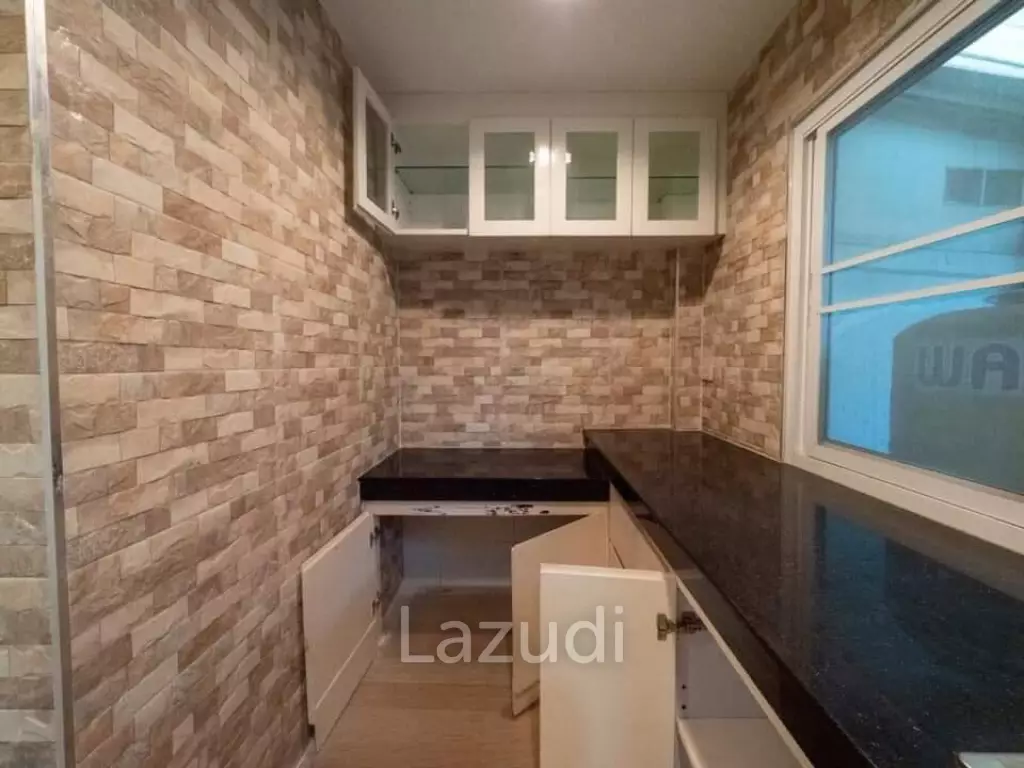 Luxury Home Office for rent in Phrakhanong