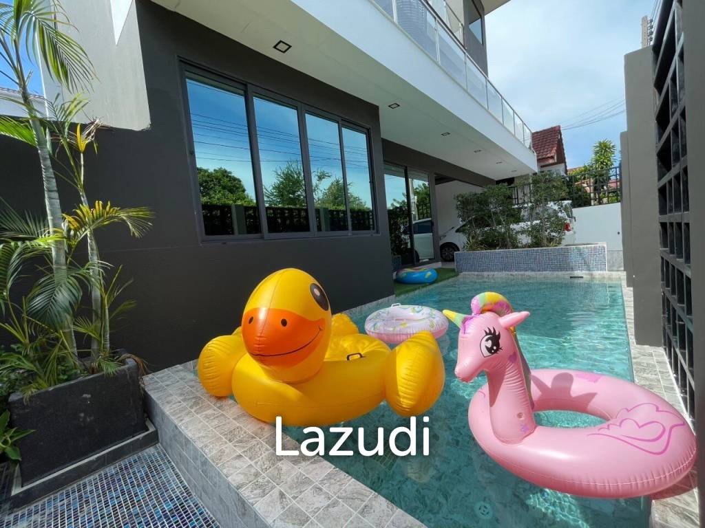 5 Beds 4 Baths 550 SQ.M. Villa in Thepprasit