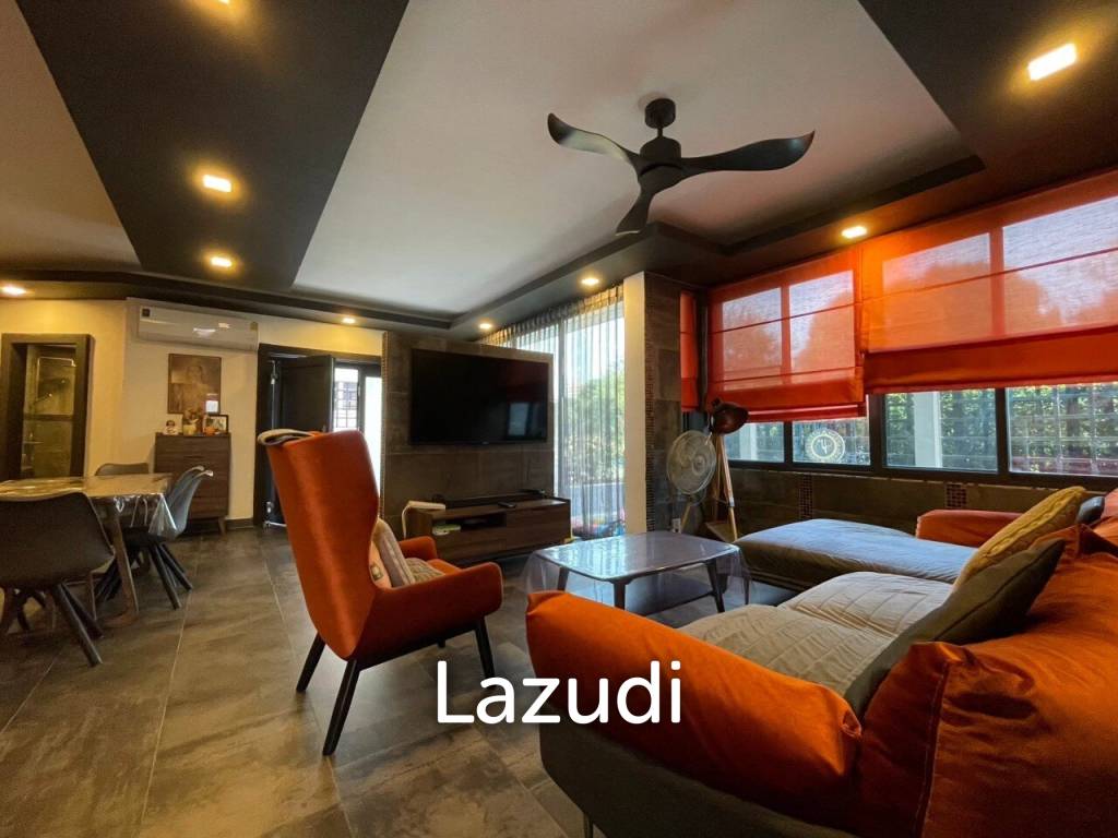 5 Beds 4 Baths 550 SQ.M. Villa in Thepprasit