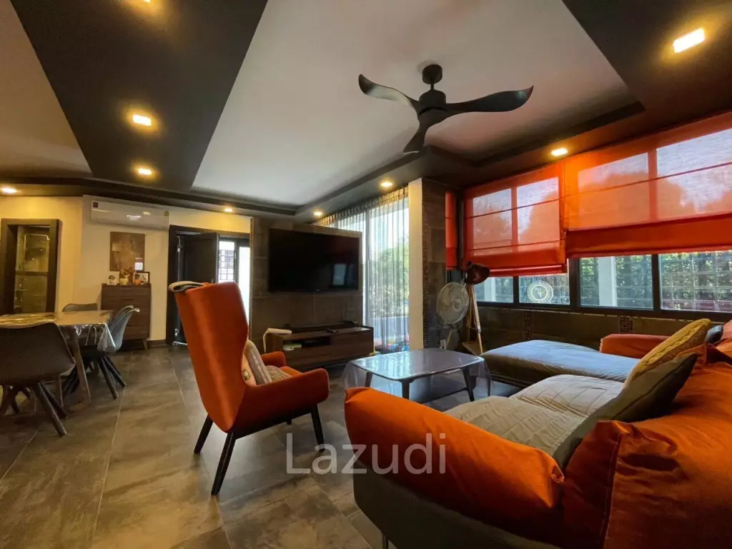5 Beds 4 Baths 550 SQ.M. Villa in Thepprasit