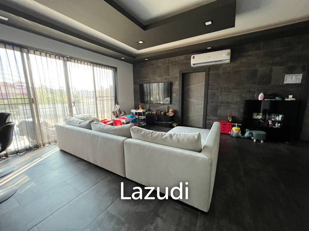 5 Beds 4 Baths 550 SQ.M. Villa in Thepprasit