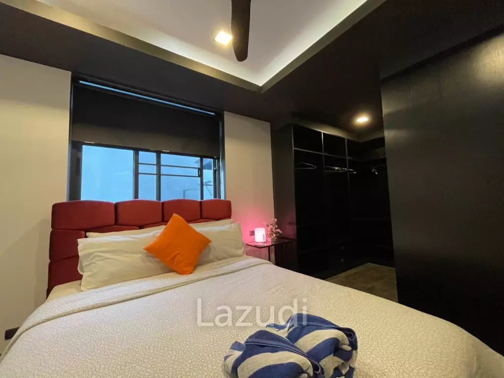 5 Beds 4 Baths 550 SQ.M. Villa in Thepprasit