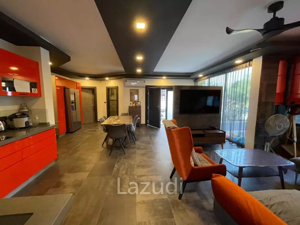 5 Beds 4 Baths 550 SQ.M. Villa in Thepprasit