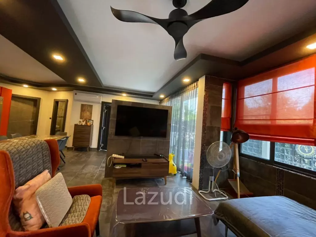 5 Beds 4 Baths 550 SQ.M. Villa in Thepprasit