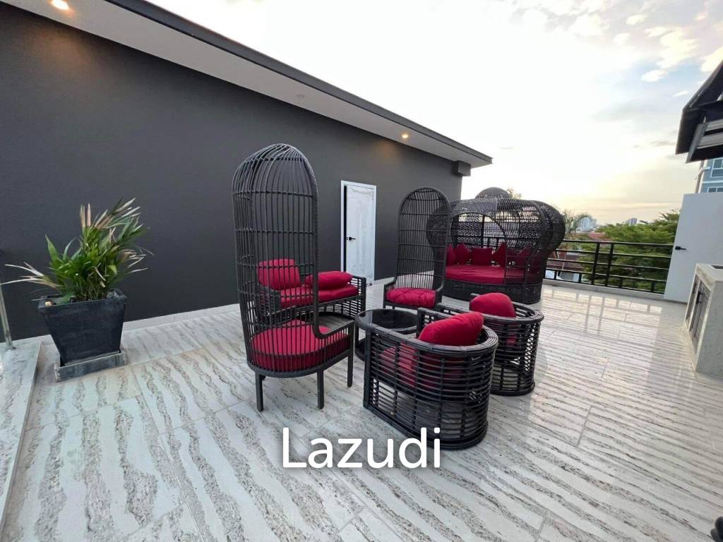 5 Beds 4 Baths 550 SQ.M. Villa in Thepprasit
