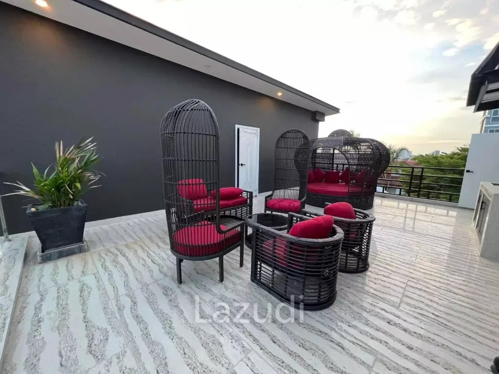 5 Beds 4 Baths 550 SQ.M. Villa in Thepprasit