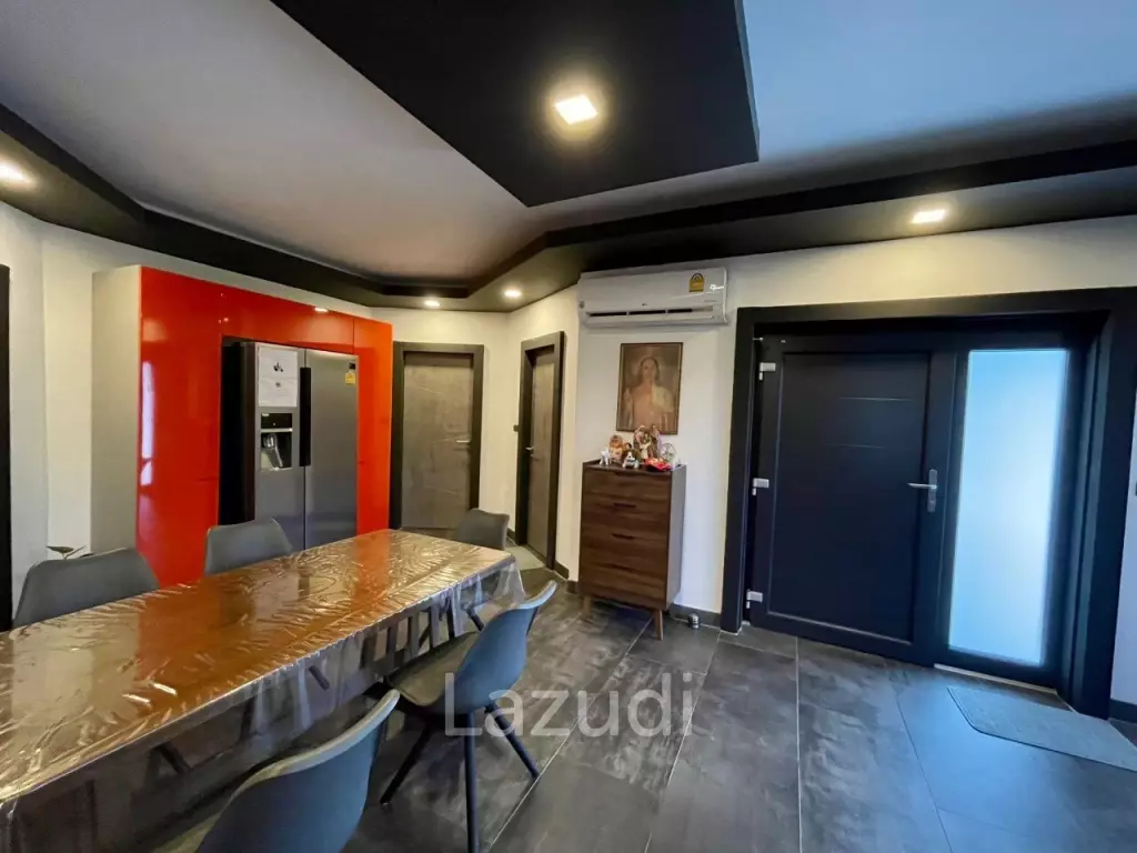 5 Beds 4 Baths 550 SQ.M. Villa in Thepprasit