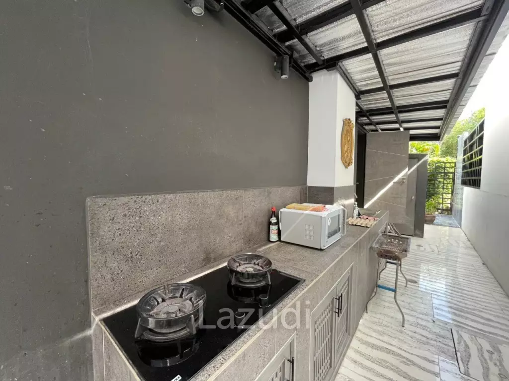 5 Beds 4 Baths 550 SQ.M. Villa in Thepprasit
