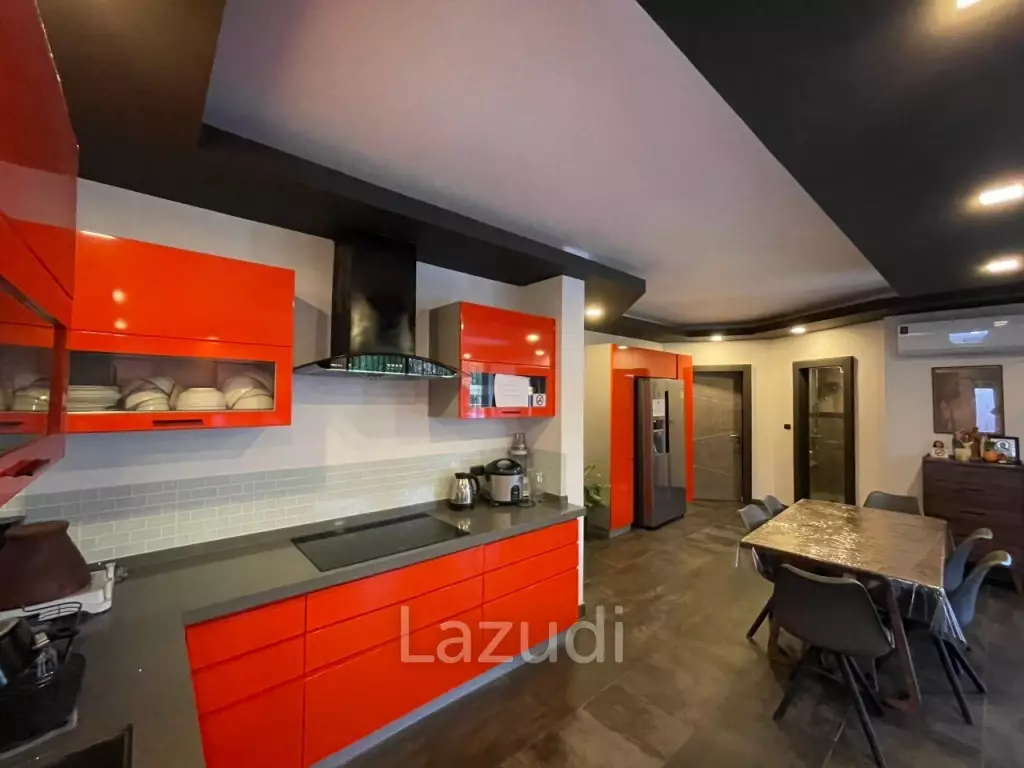 5 Beds 4 Baths 550 SQ.M. Villa in Thepprasit