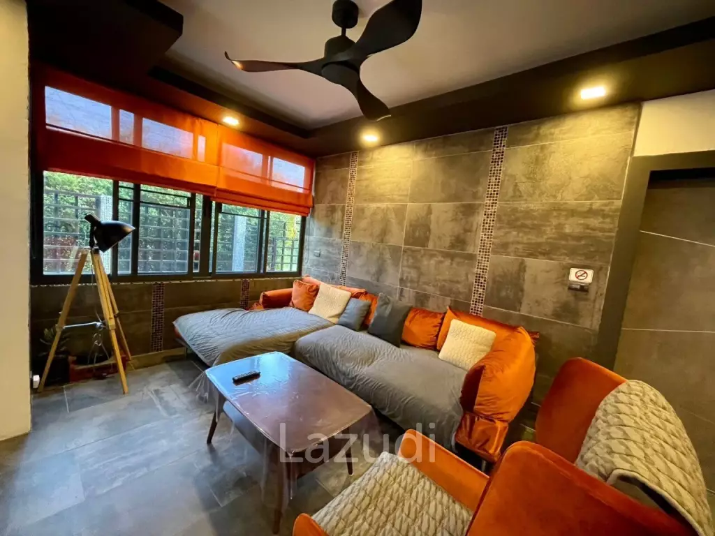 5 Beds 4 Baths 550 SQ.M. Villa in Thepprasit