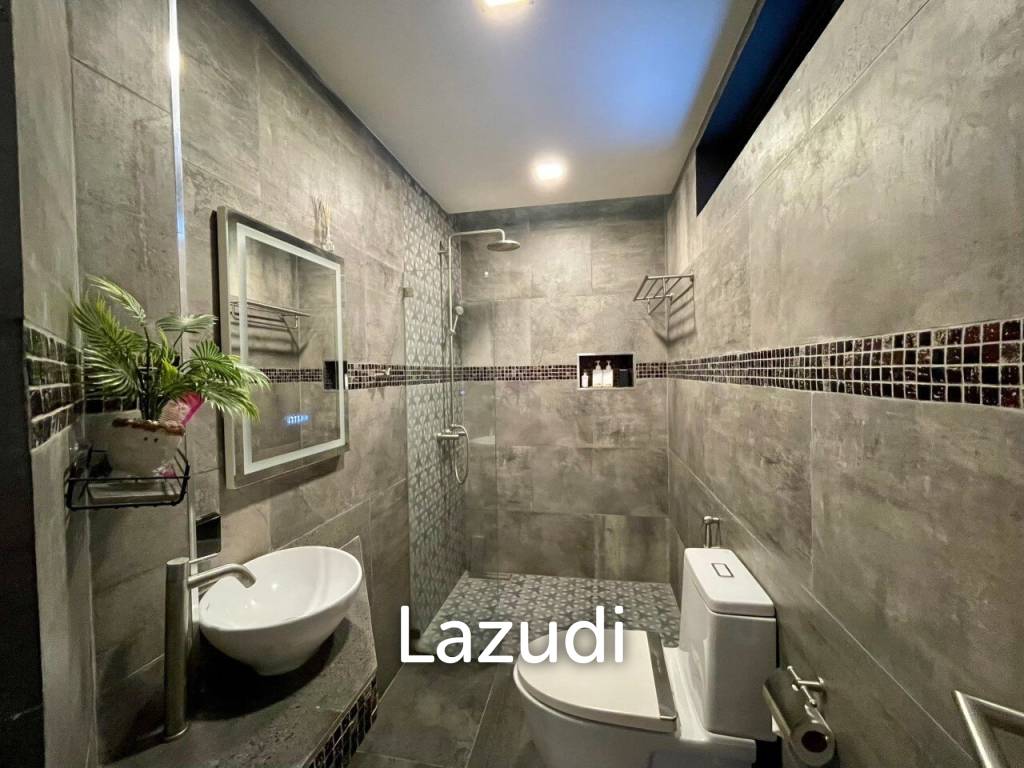 5 Beds 4 Baths 550 SQ.M. Villa in Thepprasit