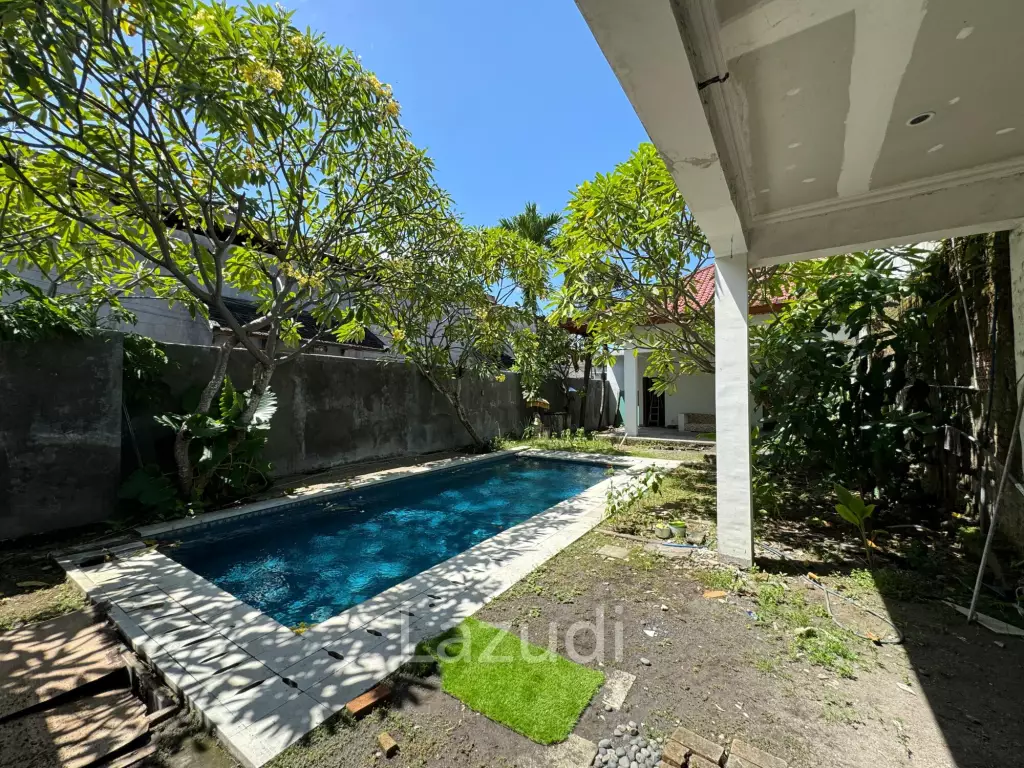 RENOVATABLE VILLA WITH AMPLE SPACE AND MODERN POTENTIAL