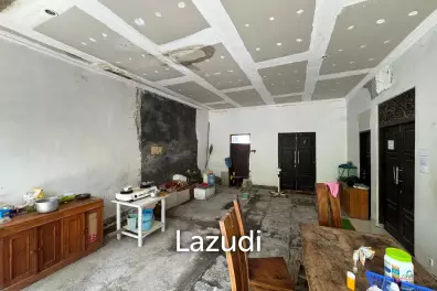 RENOVATABLE VILLA WITH AMPLE SPACE AND MODERN POTENTIAL