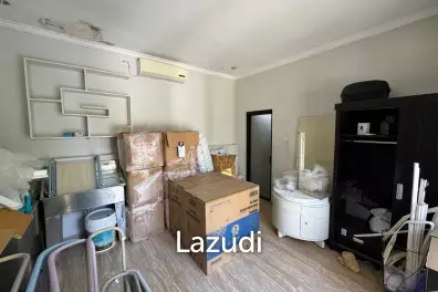 RENOVATABLE VILLA WITH AMPLE SPACE AND MODERN POTENTIAL