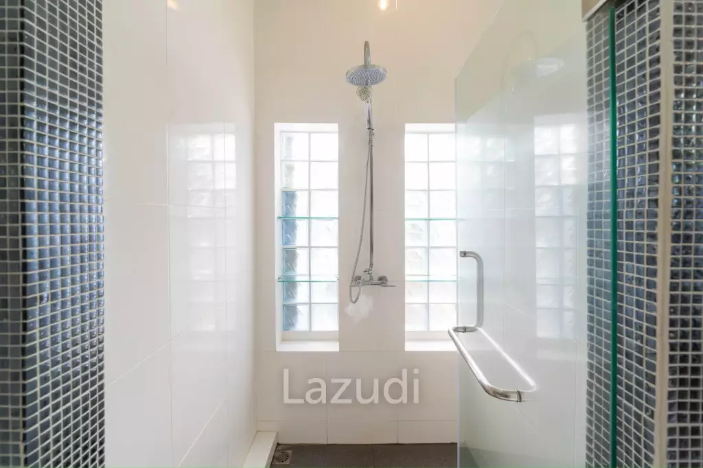 Buasawan villa 4 bedrooms near laguna