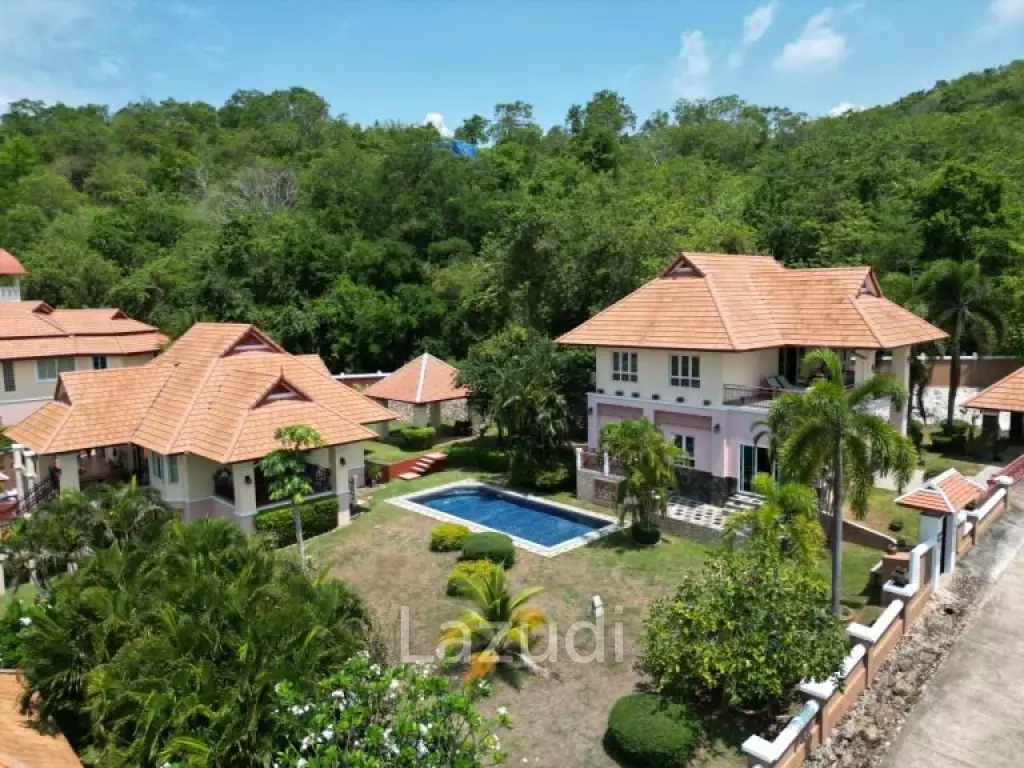 EMERALD HEIGHTS VILLAGE : 2 bed 2 storey panoramic views
