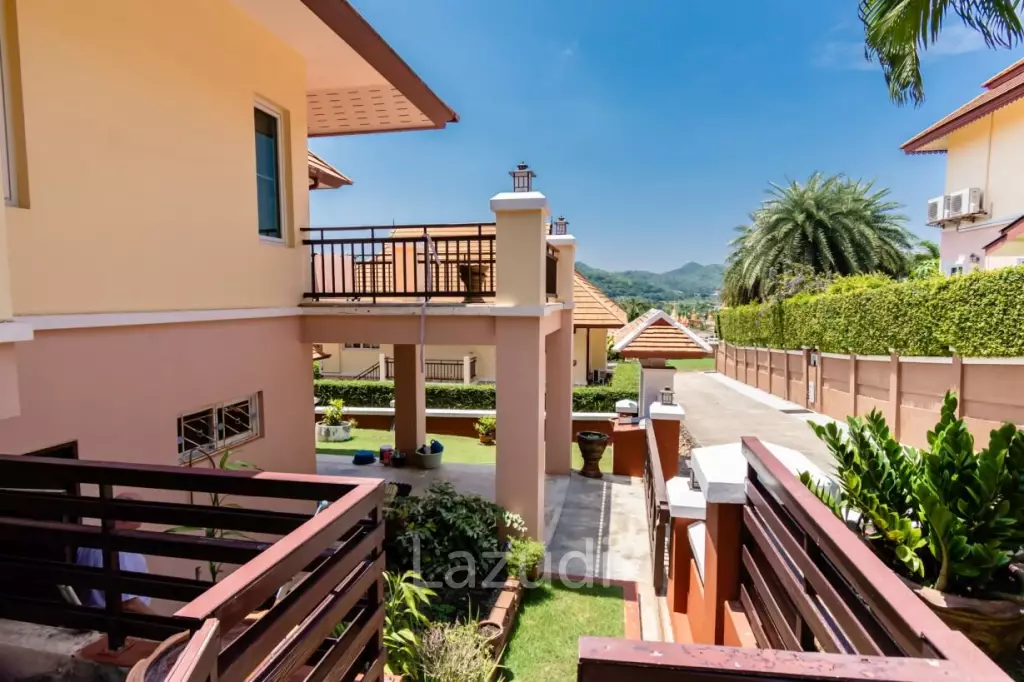 EMERALD HEIGHTS VILLAGE : 2 bed 2 storey panoramic views