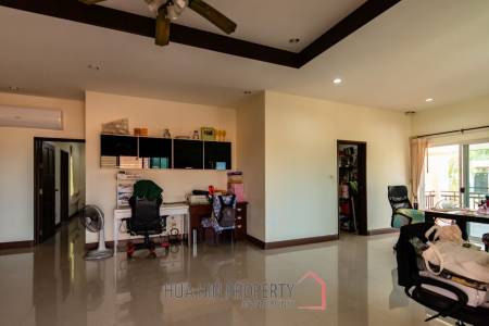 EMERALD HEIGHTS VILLAGE : 3 bed great views