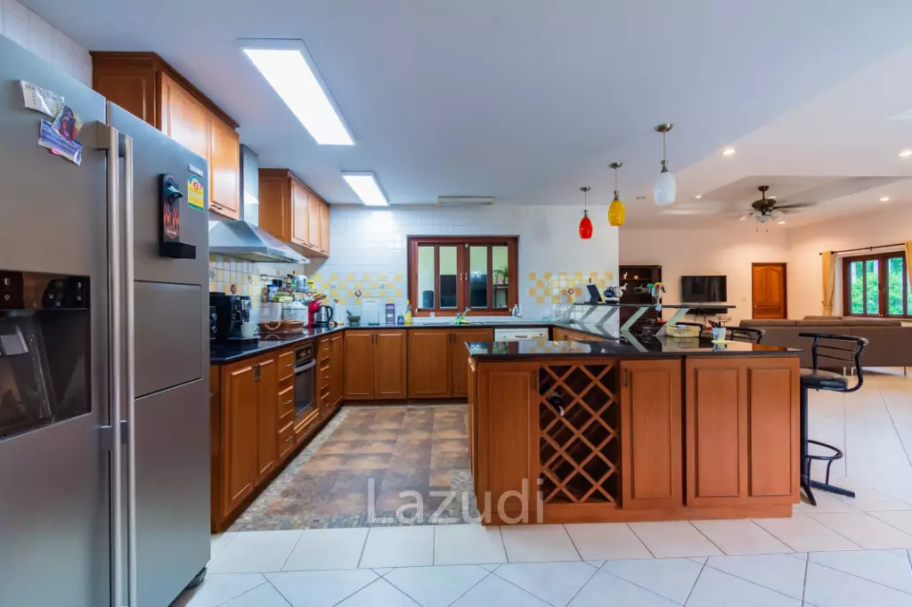 Great Price 4 Bed Pool Vila on large land plot