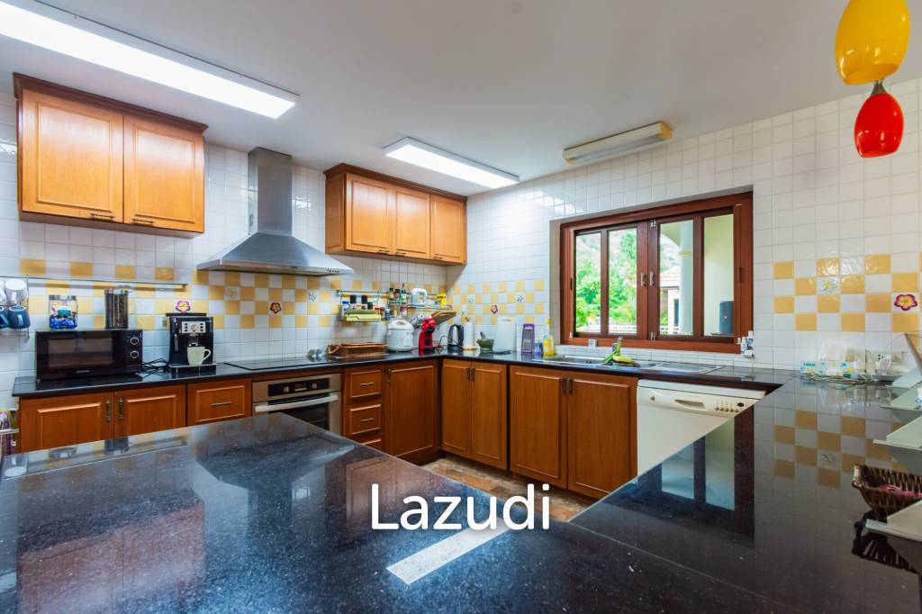 Great Price 4 Bed Pool Vila on large land plot