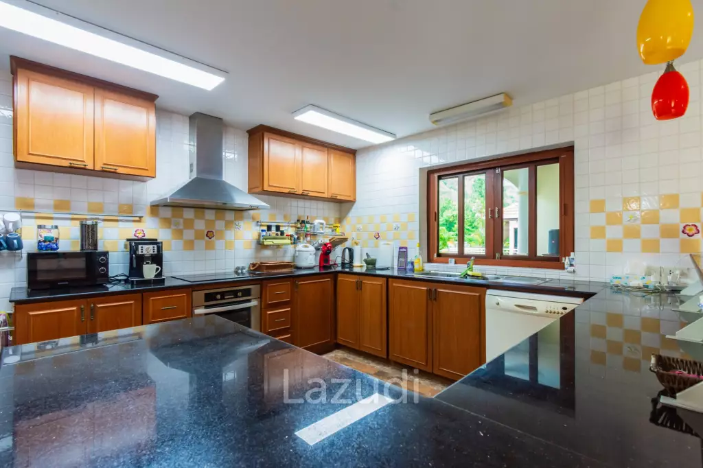 Great Price 4 Bed Pool Vila on large land plot