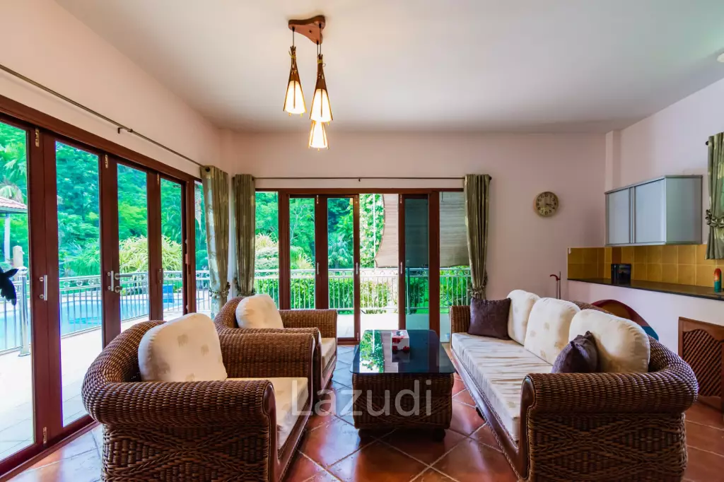 Great Price 4 Bed Pool Vila on large land plot