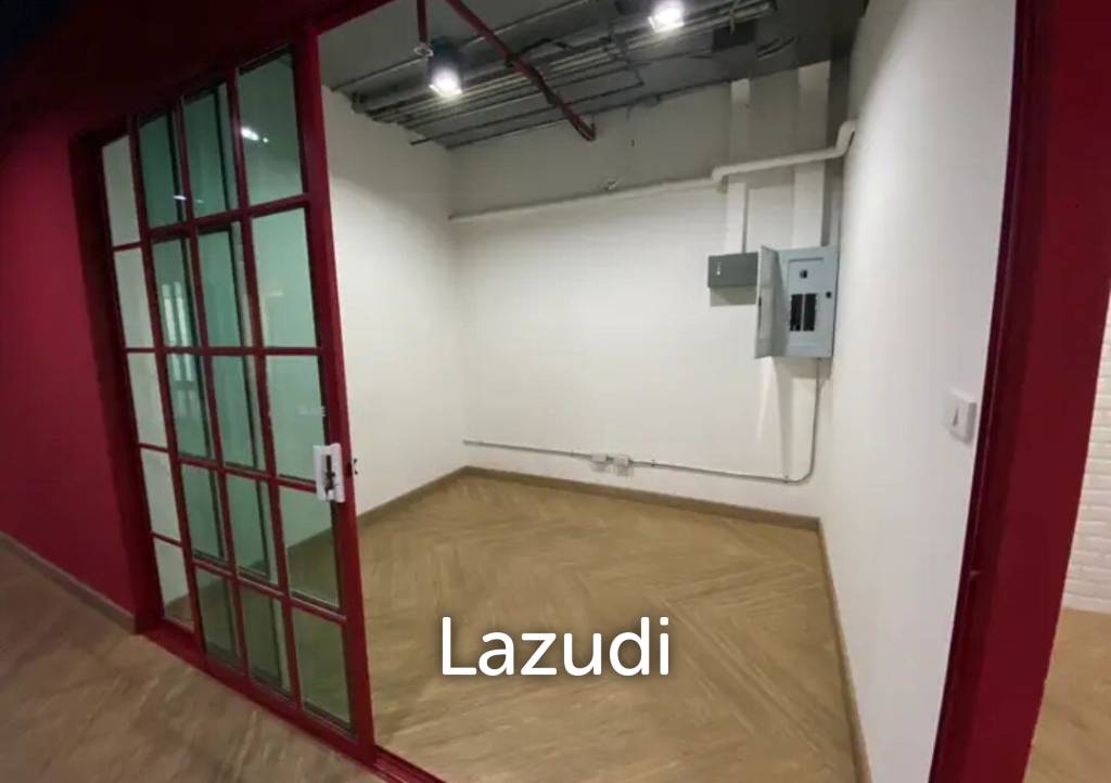 Luxury Office Space for rent in Watthana