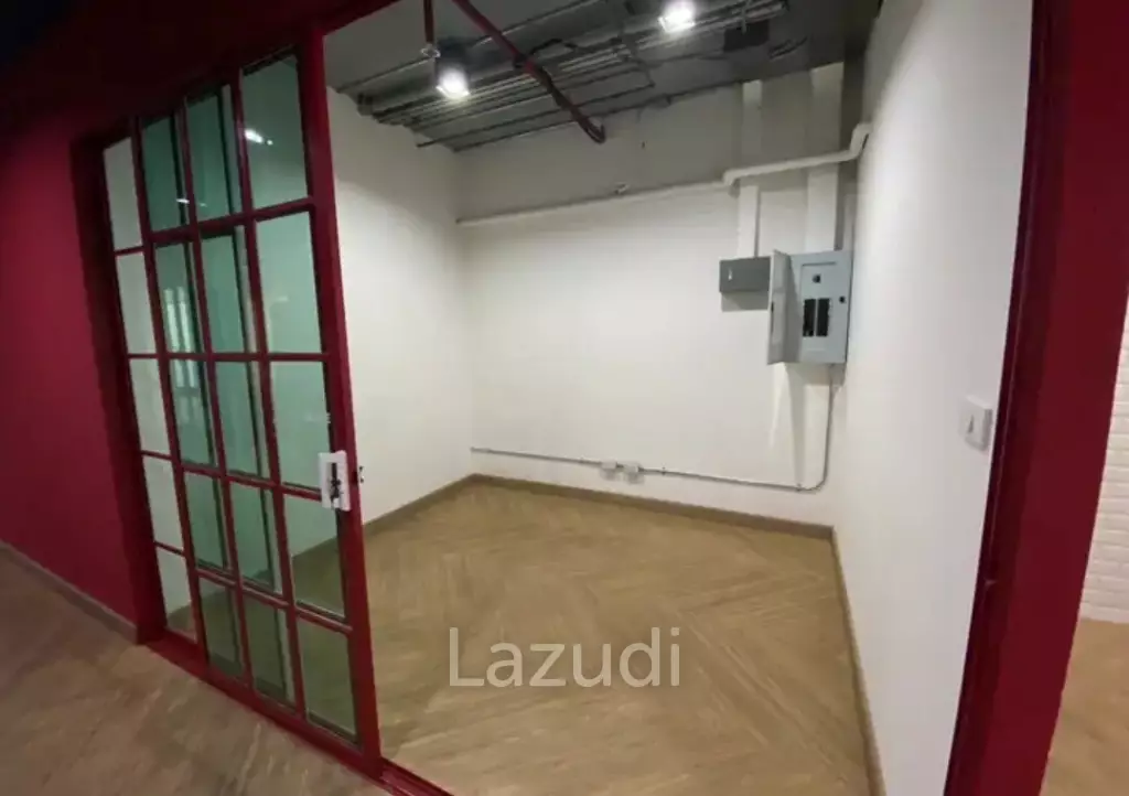 Luxury Office Space for rent in Watthana