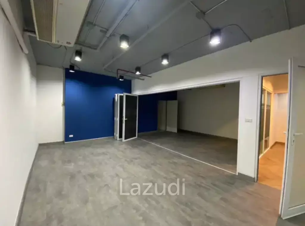 Luxury Office Space for rent in Watthana