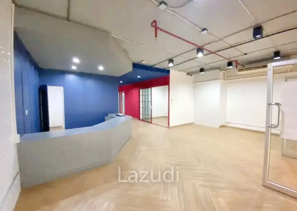 Luxury Office Space for rent in Watthana