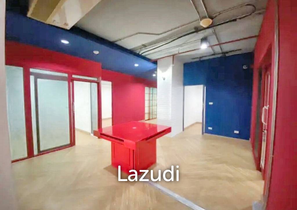 Luxury Office Space for rent in Watthana