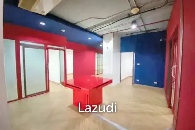 Luxury Office Space for rent in Watthana