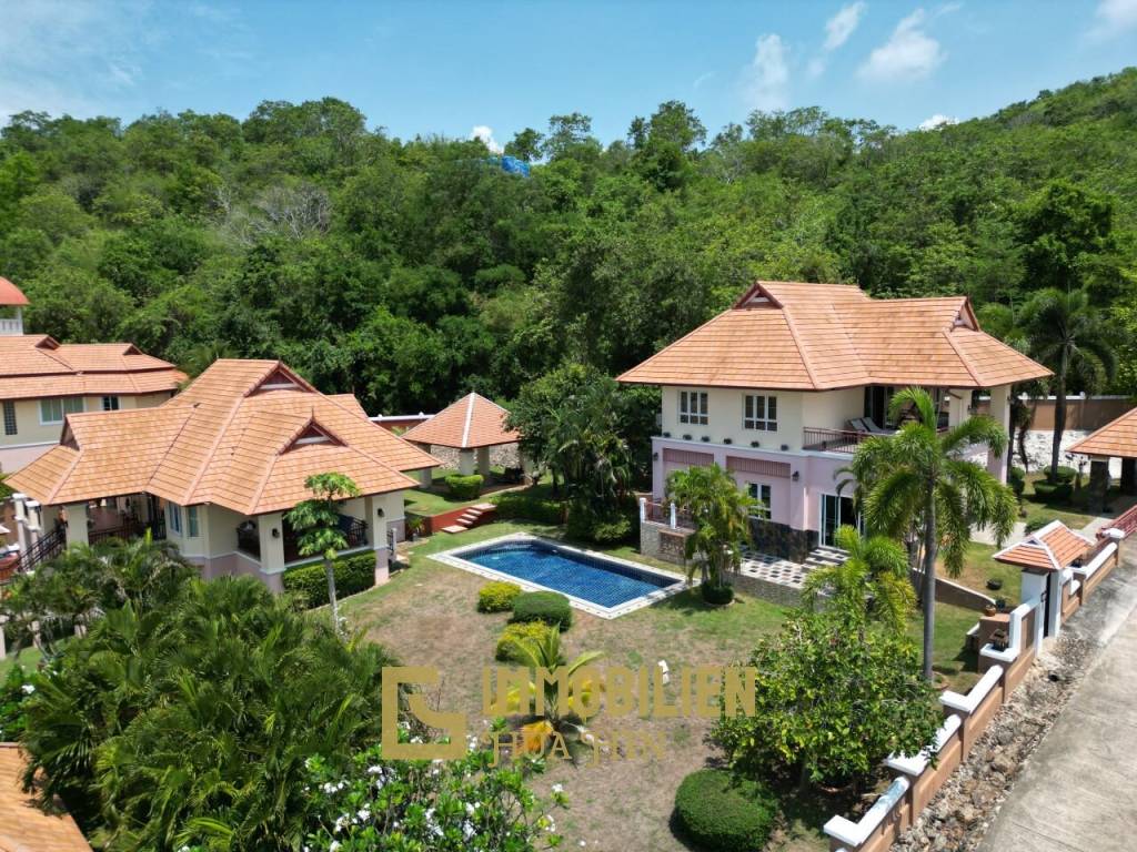 EMERALD HEIGHTS VILLAGE : 2 houses on large land plot with panoramic views