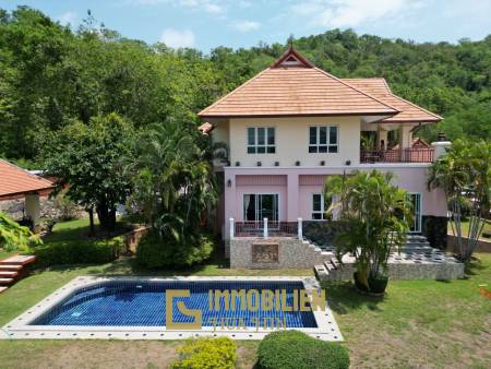 EMERALD HEIGHTS VILLAGE : 2 houses on large land plot with panoramic views