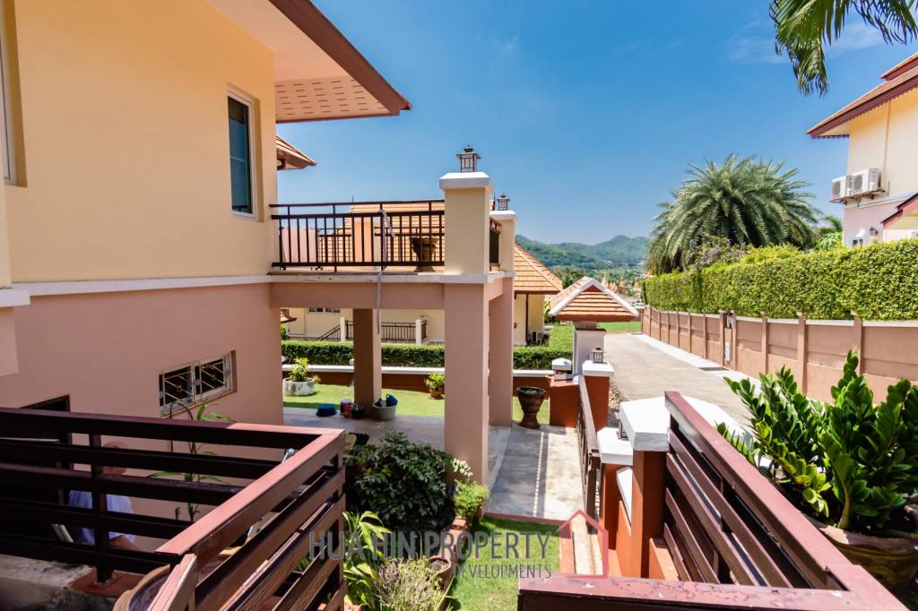 EMERALD HEIGHTS VILLAGE : 2 houses on large land plot with panoramic views