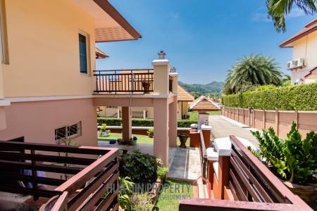 EMERALD HEIGHTS VILLAGE : 2 houses on large land plot with panoramic views