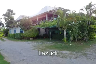 House with stunning views next to Happy City golf course