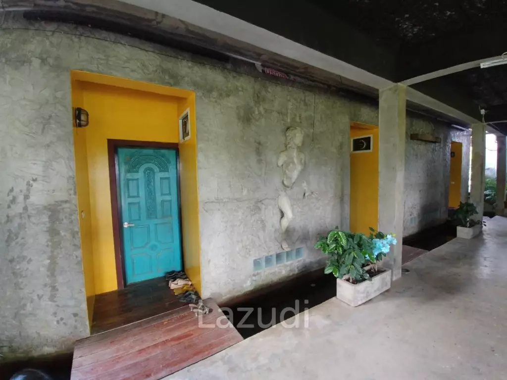 House with stunning views next to Happy City golf course