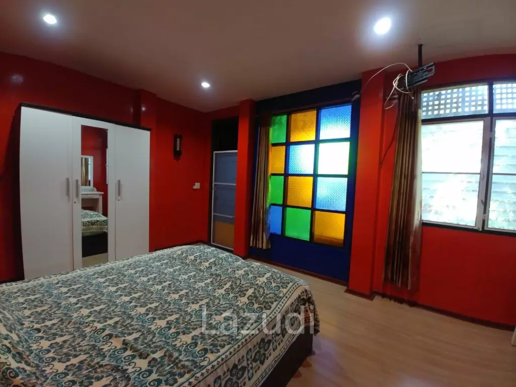 House with stunning views next to Happy City golf course