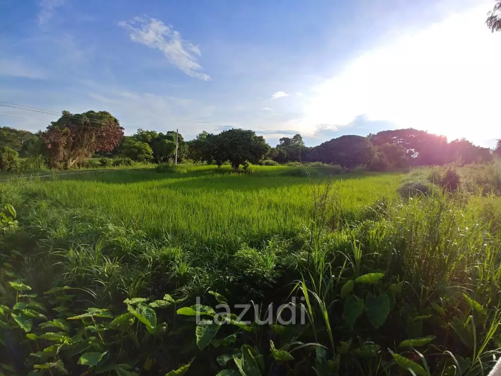 House with stunning views next to Happy City golf course