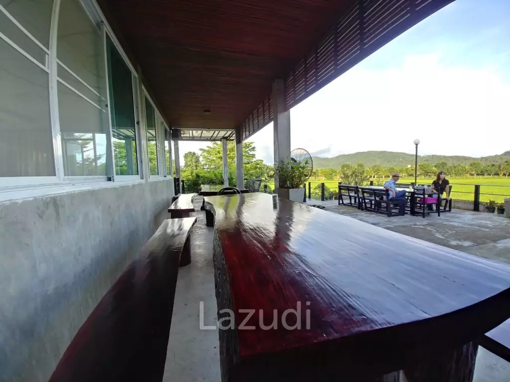 House with stunning views next to Happy City golf course