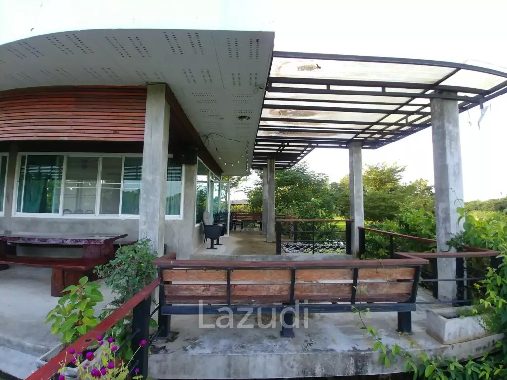 House with stunning views next to Happy City golf course