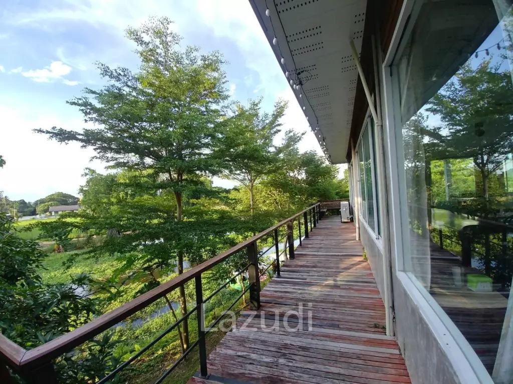 House with stunning views next to Happy City golf course
