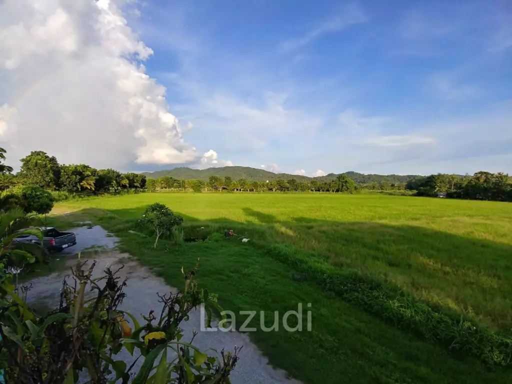 House with stunning views next to Happy City golf course