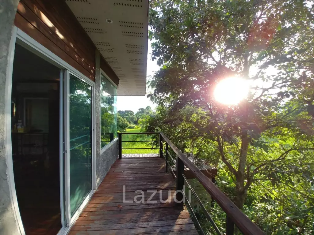 House with stunning views next to Happy City golf course